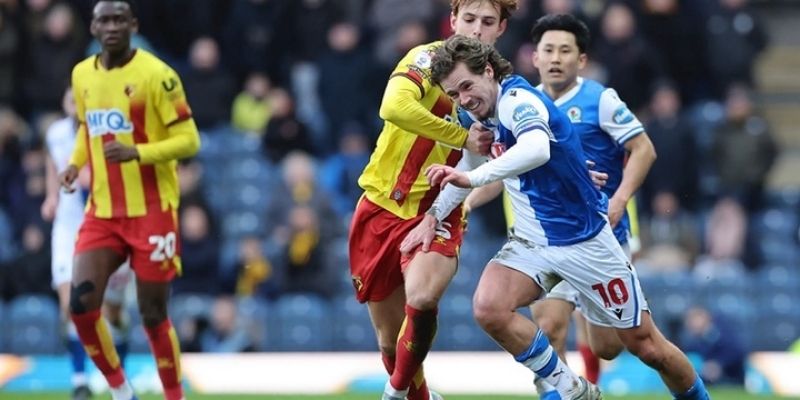 Các thống kê trận đấu phản ánh cục diện chiến thuật chặt chẽ